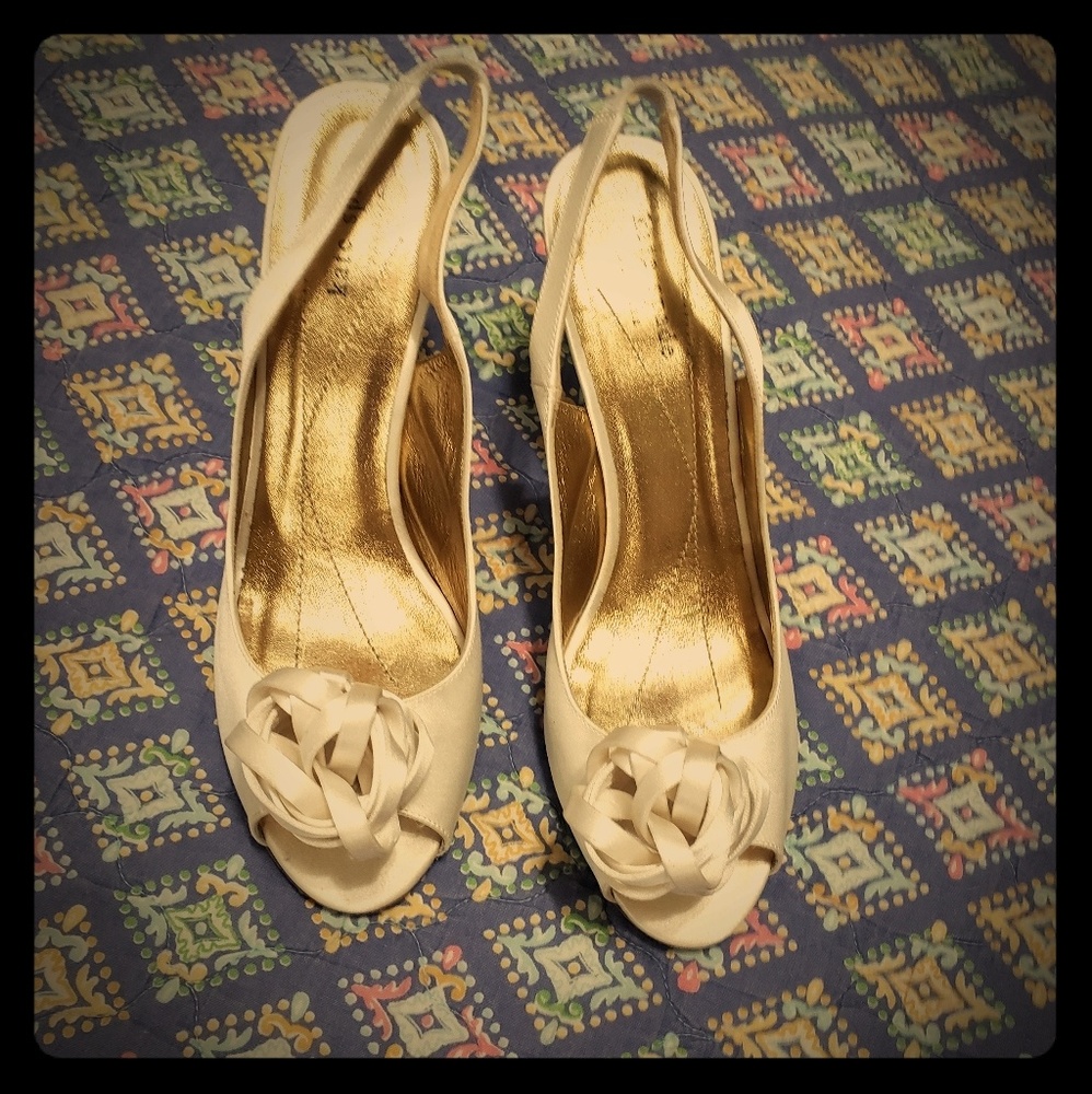 Kate Spade Christa White/Satin shoes size 9